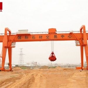 промышленный кран на козлах 20t с самосхватом