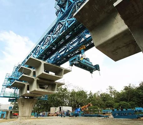 Прогон моста крана 600Т пусковой установки полного луча монтажа КЭ запуская машину
