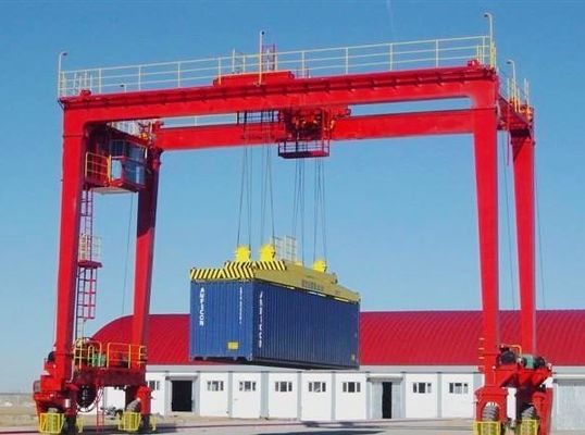 45тон 65тонн автоматизировал кран на козлах крана на козлах 380в резиновой автошины утомлянный резиной кран на козлах